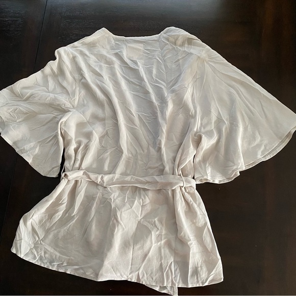 CHASER NWT Wrap Lightweight Blouse Beige Off-white Bell Sleeves Boho-chic Medium - Picture 5 of 7
